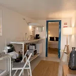 Beautiful 1-Bedroom Apt in Lisbon - NO TV -