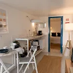 Beautiful 1-Bedroom Apt in Lisbon - NO TV -