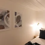 Beautiful 1-Bedroom Apt in Lisbon - NO TV -