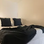 Beautiful 1-Bedroom Apt in Lisbon - NO TV -